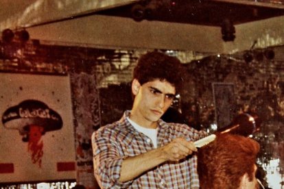 En la discoteca Galaxia en un concurso de peluquería.