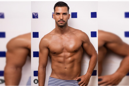 Fran Zafra posa ante la cámara en ropa de baño.