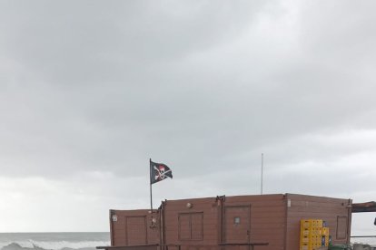 Efectos costeros inundan la zona del \'Natsun\'.