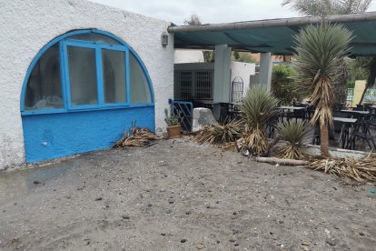 Efectos costeros inundan la zona del \'Natsun\'.