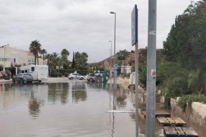 Efectos costeros inundan la zona del \'Natsun\'.