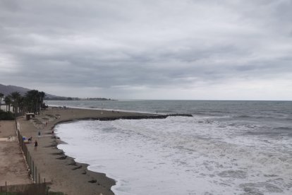 Efectos costeros inundan la zona del \'Natsun\'.