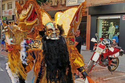 Pasacalles en honor a la Virgen de Urkupiña.
