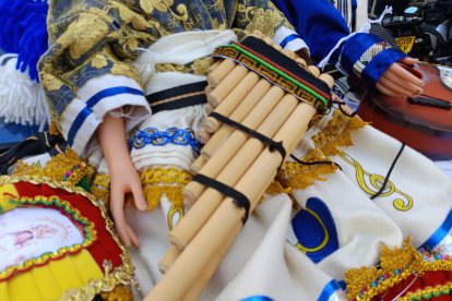 Pasacalles en honor a la Virgen de Urkupiña.