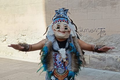 Pasacalles en honor a la Virgen de Urkupiña.