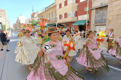 Pasacalles en honor a la Virgen de Urkupiña.