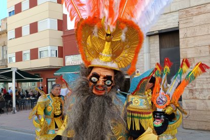 Pasacalles en honor a la Virgen de Urkupiña.