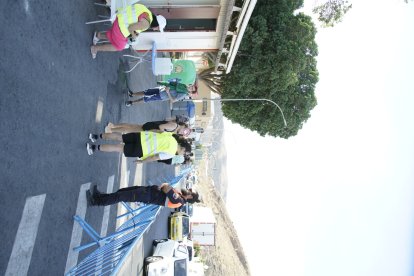 Peregrinos que subieron a Dalías el sábado por la tarde para ver al Cristo de la Luz.
