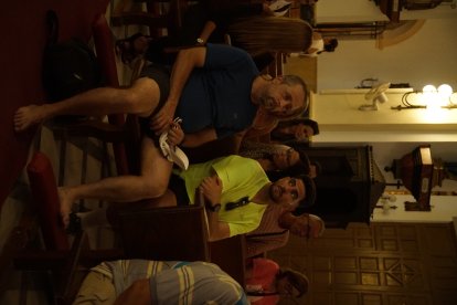 Peregrinos a los pies del Cristo de la Luz.