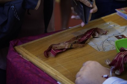 Peregrinos a los pies del Cristo de la Luz.