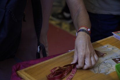 Peregrinos a los pies del Cristo de la Luz.