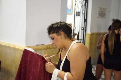 Peregrinos a los pies del Cristo de la Luz.