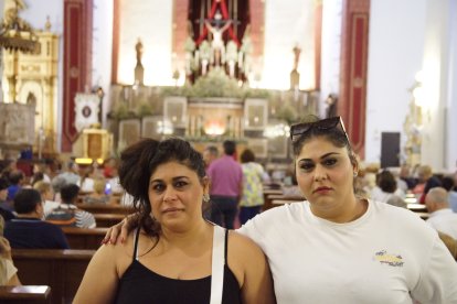 Peregrinos a los pies del Cristo de la Luz.