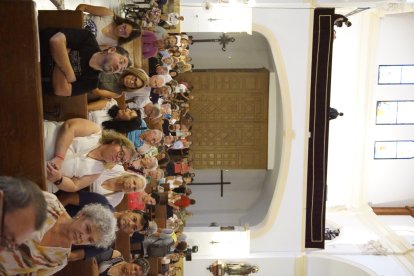 Peregrinos a los pies del Cristo de la Luz.