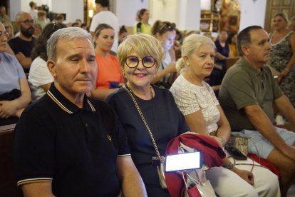 Peregrinos a los pies del Cristo de la Luz.