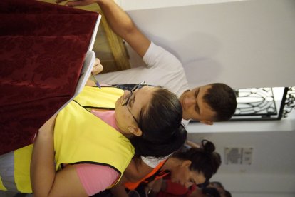 Peregrinos a los pies del Cristo de la Luz.