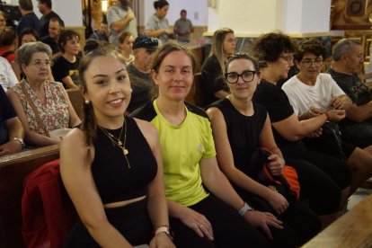 Peregrinos a los pies del Cristo de la Luz.