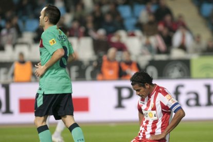 Uno de los goles del Barça lo marcó Santi Acasiete en su portería.