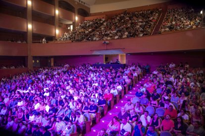 El Auditorio Maestro Padilla, lleno para el primer show de Juan Dávila.
