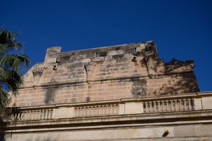 Detalle de la parte superior del claustro. 