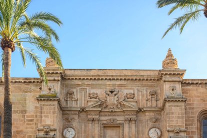 Detalle de la portada renacentista de Juan de Orea. 