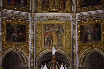 Detalle del altar mayor de la Catedral de Almería. 