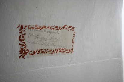 Inscripción en el interior de las escaleras que dan acceso a los órganos de la Catedral. 