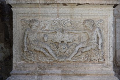 Detalle de la portada renacentista de Juan de Orea. 