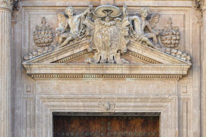 Detalle de la portada renacentista de Juan de Orea. 