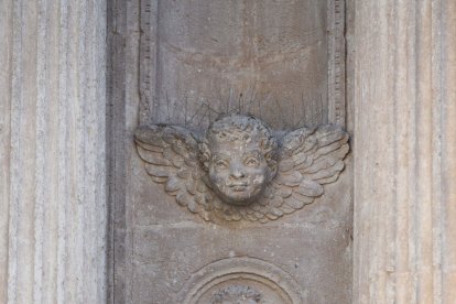 Detalle de la portada renacentista de Juan de Orea. 