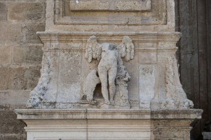 Detalle de la portada renacentista de Juan de Orea.