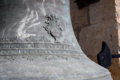 Campana de la torre de la Catedral de Almería. 