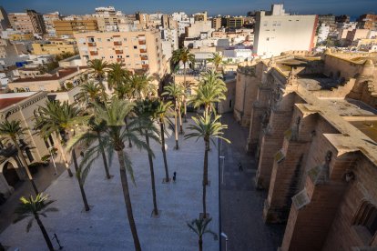 La plaza de la Catedral, desde la torre campanario. 