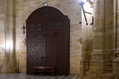 Vista interior de la Puerta de los Perdones de la Catedral de Almería. 
