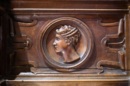 Detalle de la sillería del coro de la Catedral de Almería.
