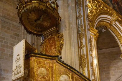 Detalle del púlpito de la Catedral de Almería.