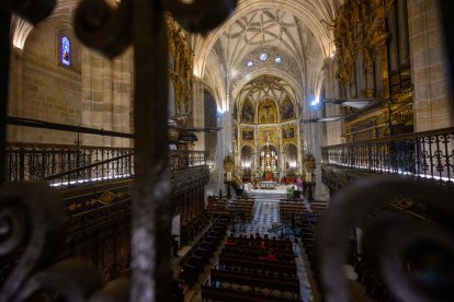 Vista del altar mayor de la Catedral desde la parte superior del coro.