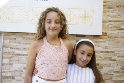 Ainhoa y Ana posando para la foto.