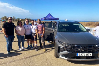 Corredores y organización junto al Hyundai Tucson, vehículo oficial del evento