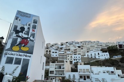 Un mural en Mojácar recuerda la leyenda del origen mojaquero de Walt Disney