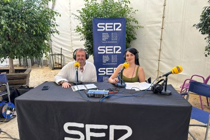 El concejal de Cultura Juan Bautista y la periodista Marina Ginés.