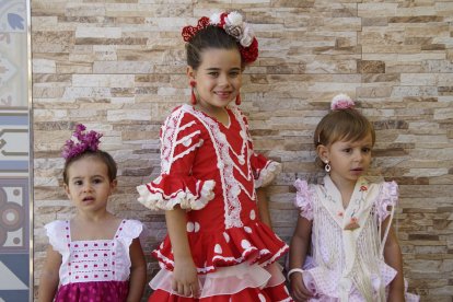 Paula Peña, Rocío Quesada e Isabel Sogorb han protagonizado otras de las fotos más dulces de la Feria patrocinada por el Horno de Martín.
