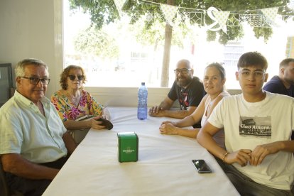 Diego Fernández, Matilde Gallardo, Carlos Ortega, Magda Claro y Josua Ortega.