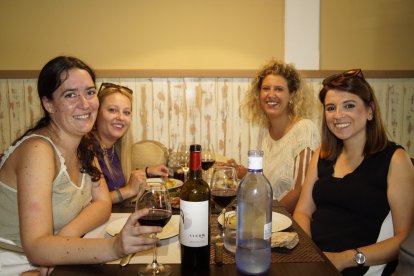 María Rosa Viudez, Ángeles Carmona, Juani García y Rosa Ruiz.