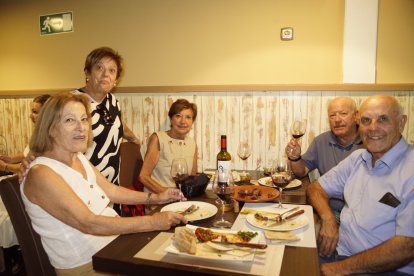 Goyo de Valladolid, Juan López, María Jesús de Haro, María Gracia y Cati.