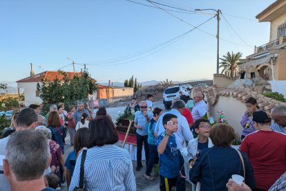 Procesión acompañando a San Miguel.
