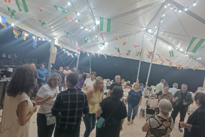 Las noches también son muy animadas en la Rambla de Enmedio.