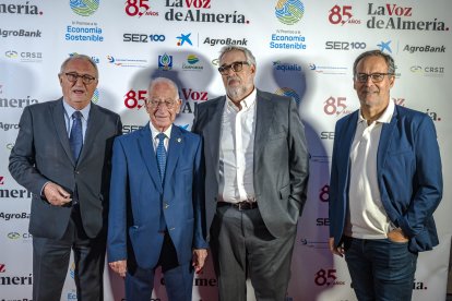 Jesús Caicedo, senador, y Gabriel Amat, alcalde de Roquetas de Mar, junto a José Carlos Tejada y Miguel Arranz, de la Mesa del Ferrocarril.
