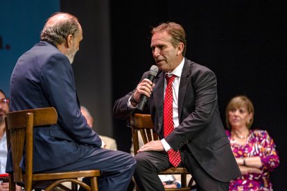 El gerente de Godoy Hortalizas, Enrique Garrido, durante la entrevista con Jacinto Castillo.