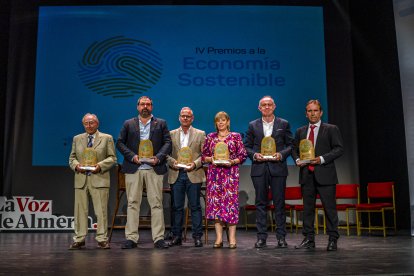 Los premiados de los IV Premios a la Economía Sostenible: Eusebio Amate, Juan Bernabé González, Francisco Bermúdez, Juana de Haro, Enrique Ríos y Enrique Garrido.